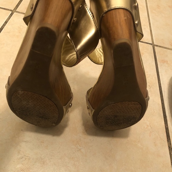 BCBGeneration Gold & Printed Wedges - Picture 4 of 4